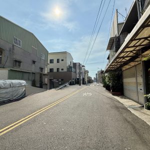新北區建地郡安路旁