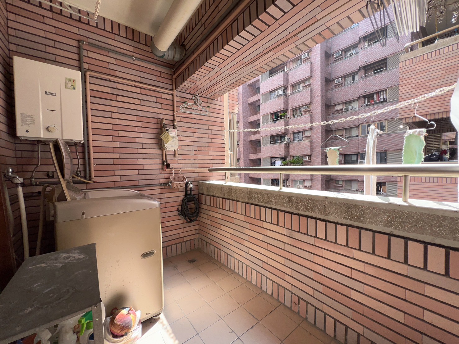 光雨風交織。安平地中海四房平車:圖片 12